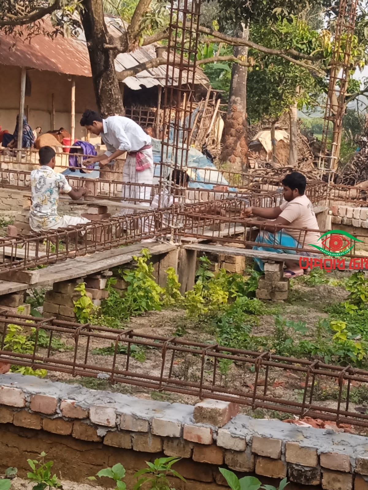 অবৈধভাবে জমি দখল অভিযোগ