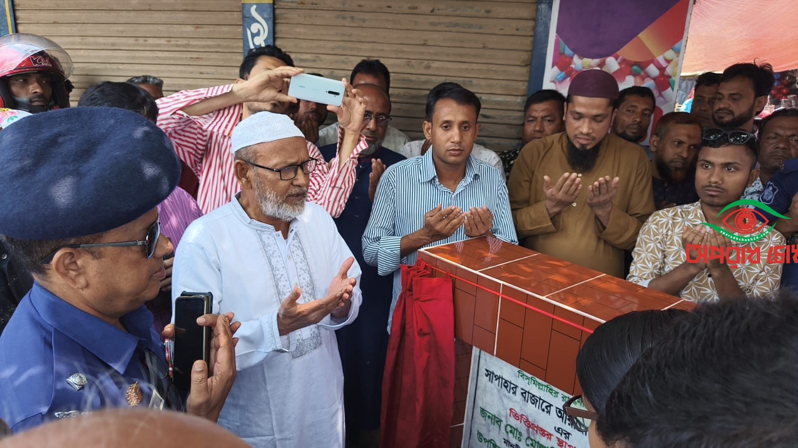 সাপাহার বাজারে আরসিসি সড়ক নির্মাণ কাজের ভিত্তিপ্রস্তর স্থাপন