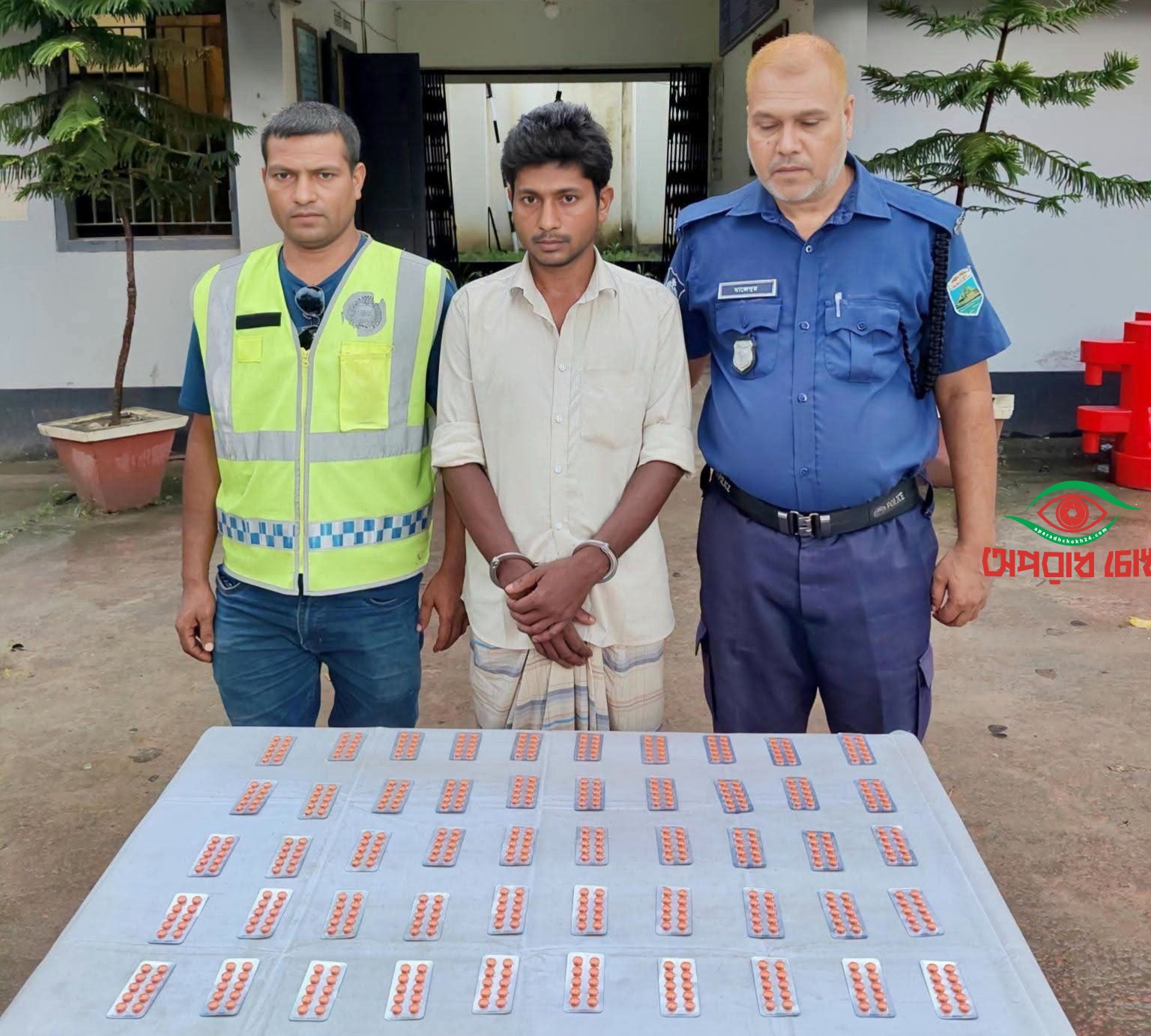 ৫০০ পিস ট্যাপেন্টাডলসহ মাদক ব্যবসায়ী গ্রেপ্তার