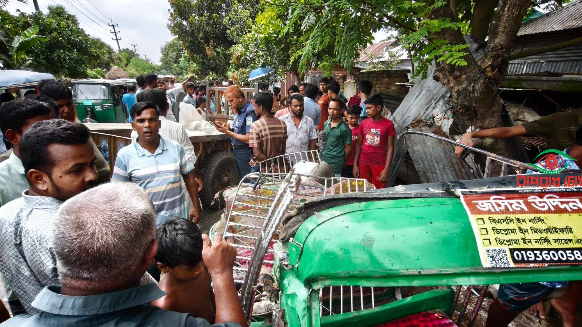 সড়ক দূর্ঘটনায় নারী ও শিশুসহ নিহত ৩