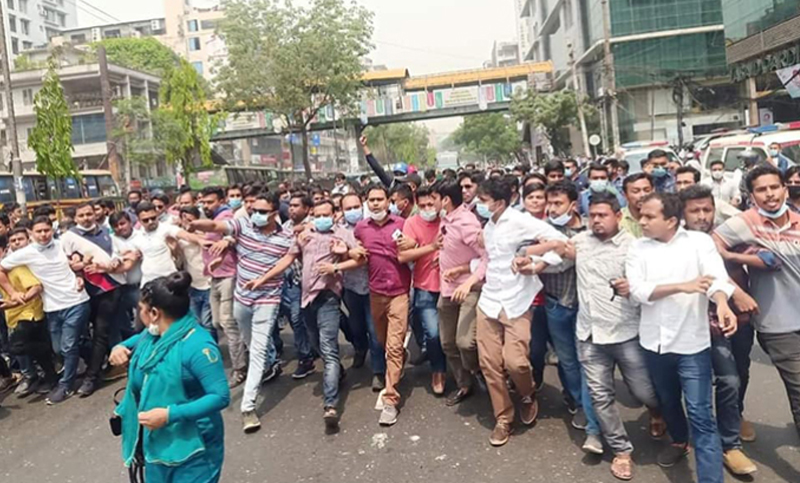 ঢাকা-চট্টগ্রামে হামলার প্রতিবাদে ছাত্রদলের বিক্ষোভ