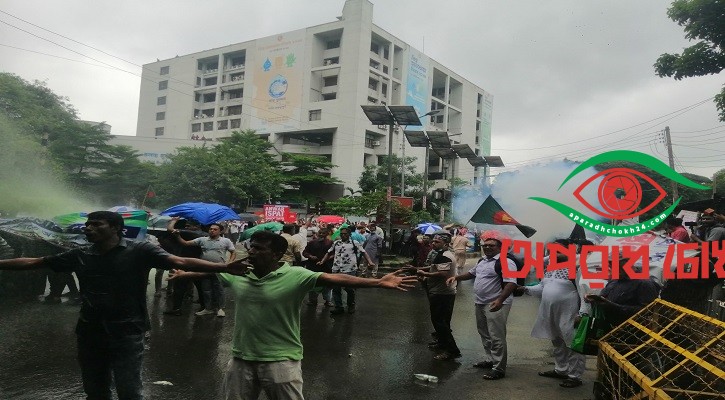 কাকরাইলে চাকরিচ্যুত বিডিআর সদস্যদের ছত্রভঙ্গ 