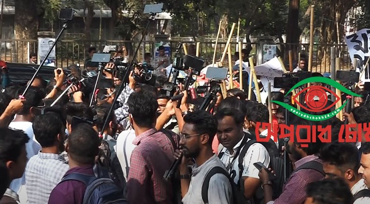 ভিউয়ের নেশায় বেপরোয়া ইউটিউবাররা, উদ্ধার কাজ-সংবাদ সংগ্রহে ঘটছে বিঘ্ন