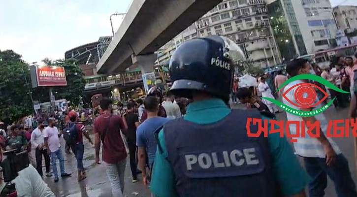 ‘জুলাইযোদ্ধা’ পরিচয়ে শাহবাগে দুপক্ষের হাতাহাতি