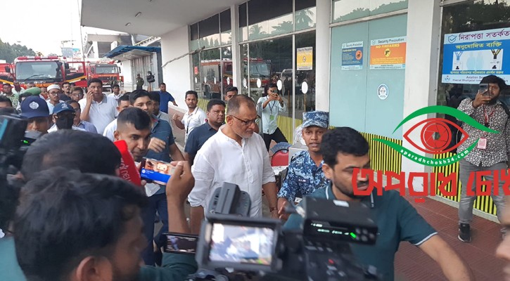 আগুনের ঘটনাস্থল পরিদর্শনে বিমান উপদেষ্টা