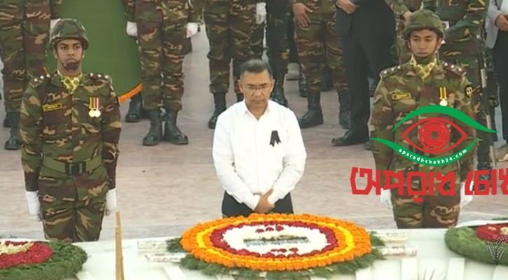 মায়ের কবরে তারেক রহমানের শ্রদ্ধা