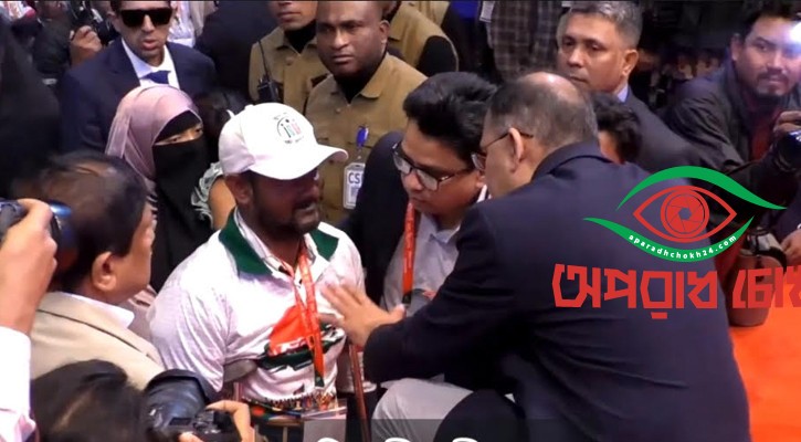 জুলাইযোদ্ধাকে কাছে ডেকে নিলেন তারেক রহমান