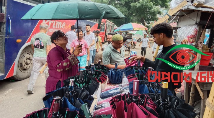 দেশজুড়ে ছাতা বিক্রির হিড়িক