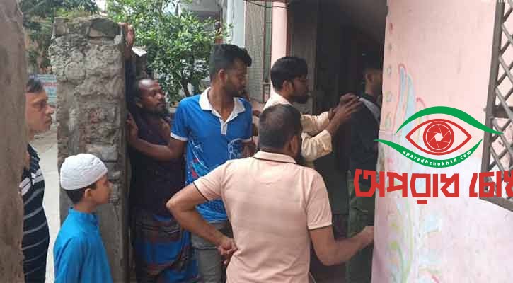 আত্মীয়ের বাসায় মিলল বাবা-মা ও সন্তানের লাশ
