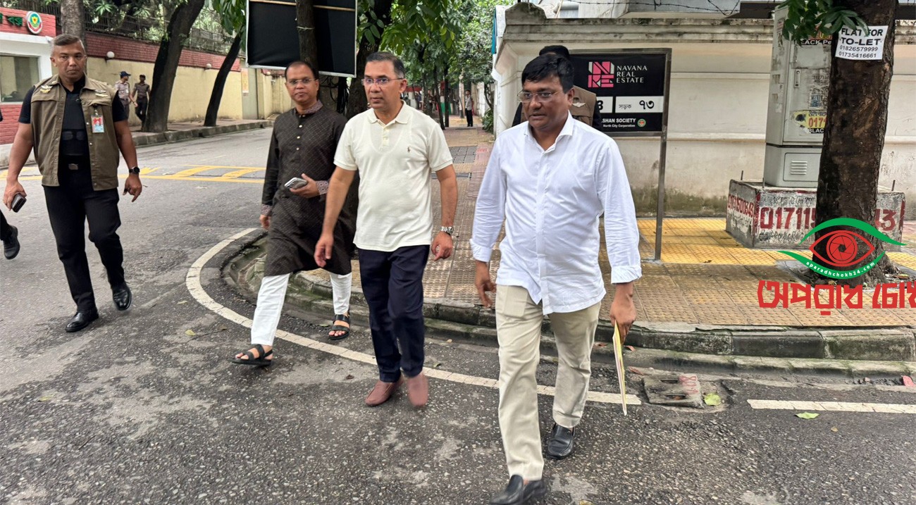 হেঁটে বিএনপির গুলশান কার্যালয়ে তারেক রহমান