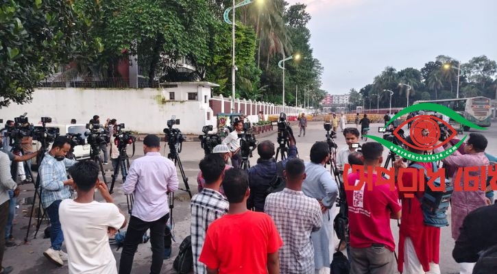 রাষ্ট্রপতির পদত্যাগে বঙ্গভবন ঘিরে কৌতূহল