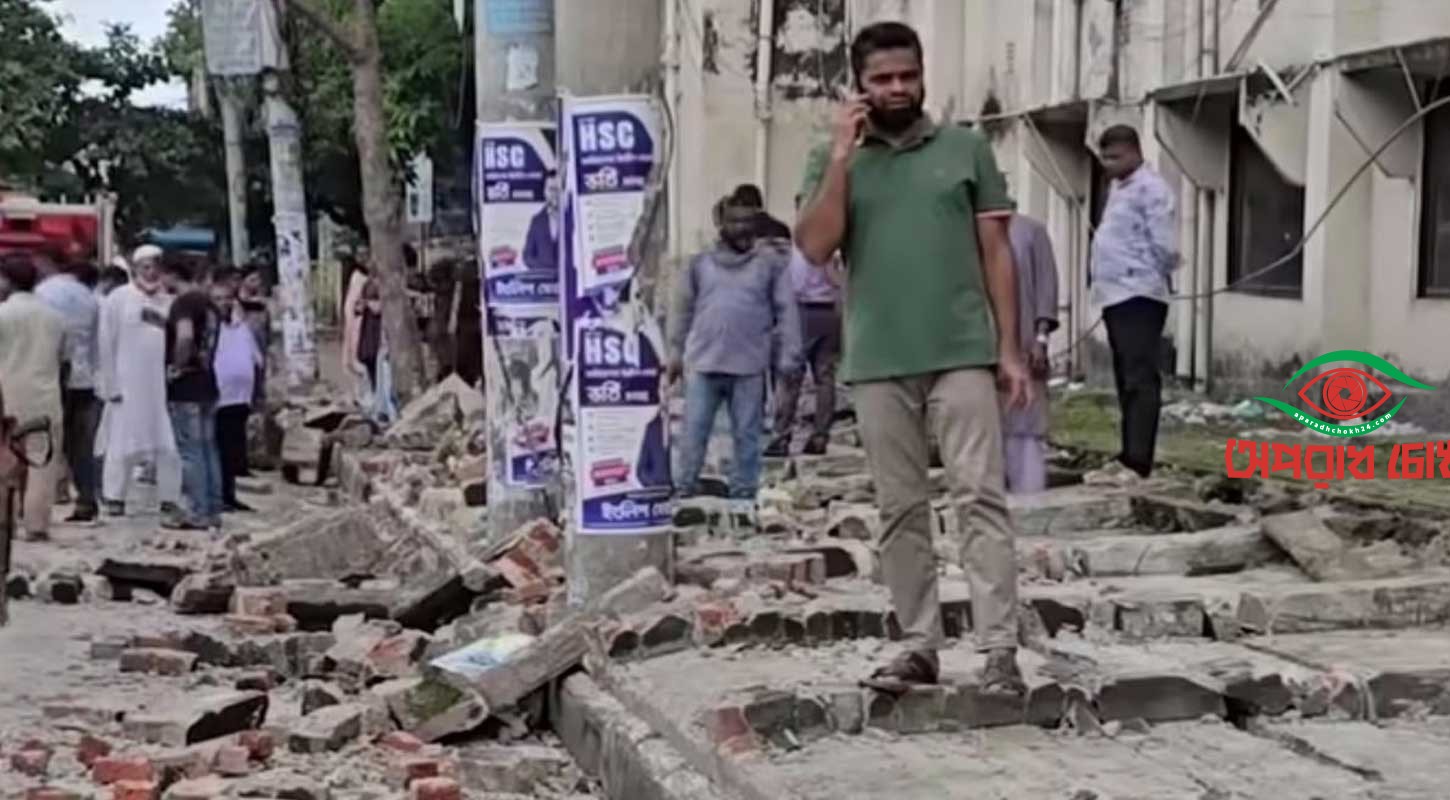 দেয়াল ধসে ২ জন নিহত