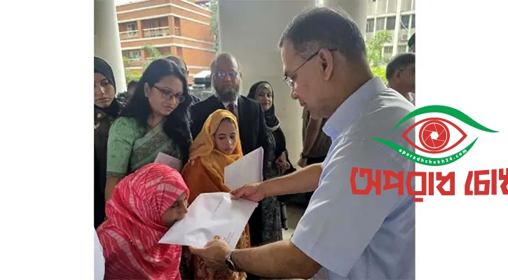 তিন প্রতিবন্ধীর হাতে নিয়োগপত্র তুলে দিলেন প্রধানমন্ত্রী