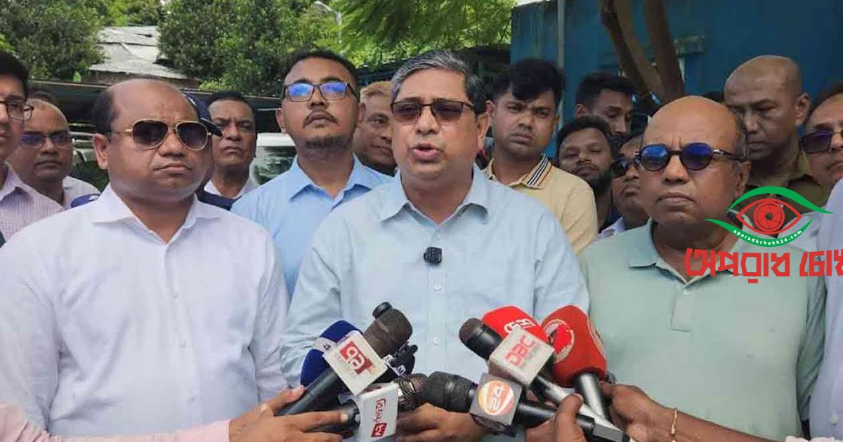 ‘পুরো কক্সবাজার নিয়ে সরকার বিপদের মধ্যে আছে’