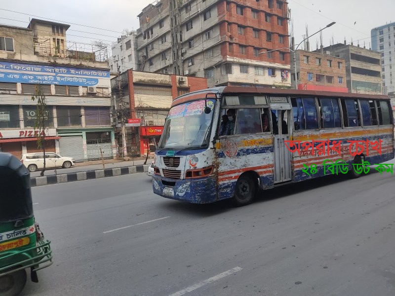 রাজপথে নেমেছে গণপরিবহন