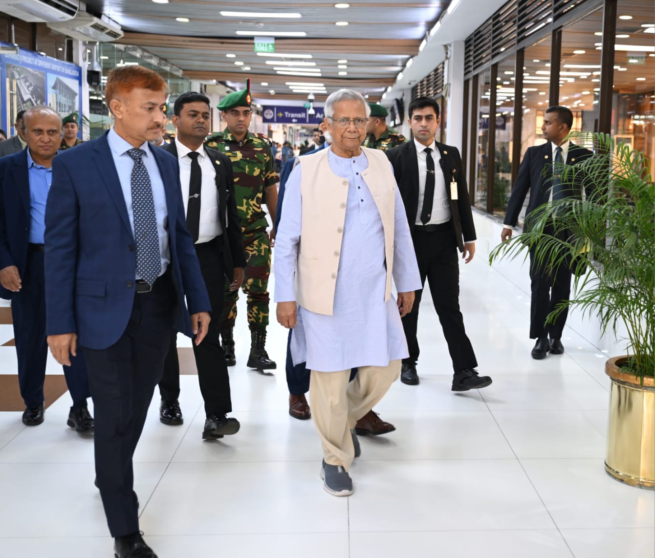 ইতালির পথে প্রধান উপদেষ্টা