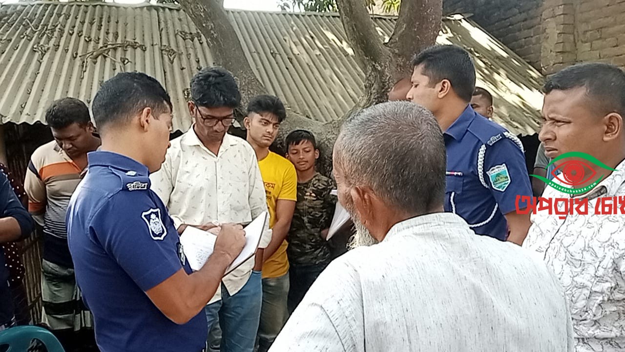 সাপাহারে রাতের অন্ধকারে বিএনপির ওয়ার্ড কার্যালয়ে অগ্নি সংযোগ। ৩ টি ককটেল স্বাদৃশ্য বস্তু উদ্ধার