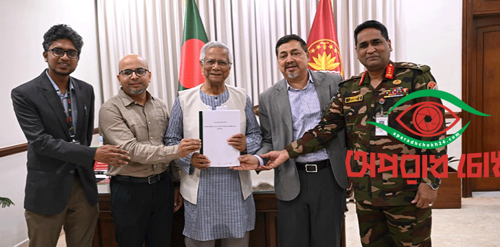 পর্যালোচনা বিষয়ক প্রতিবেদন জমা প্রধান উপদেষ্টার কাছে 