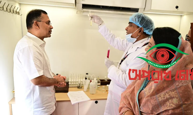 নিরাপদ খাদ্য পরীক্ষার ভ্রাম্যমাণ ল্যাব পরিদর্শন করলেন প্রধানমন্ত্রী