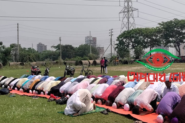 শায়খ আহমাদুল্লাহর ইমামতিতে বৃষ্টির জন্য নামাজ আদায়