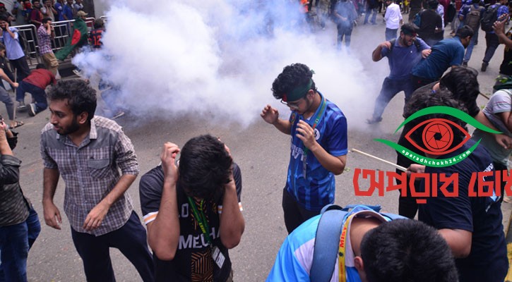 শিক্ষার্থীদের মিছিলে পুলিশের বাধা